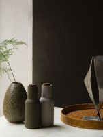 Billede af Audo Copenhagen Bottle Grinder 2 pack H: 20,5 cm - Hunting Green/Beige Walnut  OUTLET