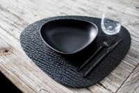 Billede af LindDNA Table mat Curve L 37x44 cm - Lace Black OUTLET