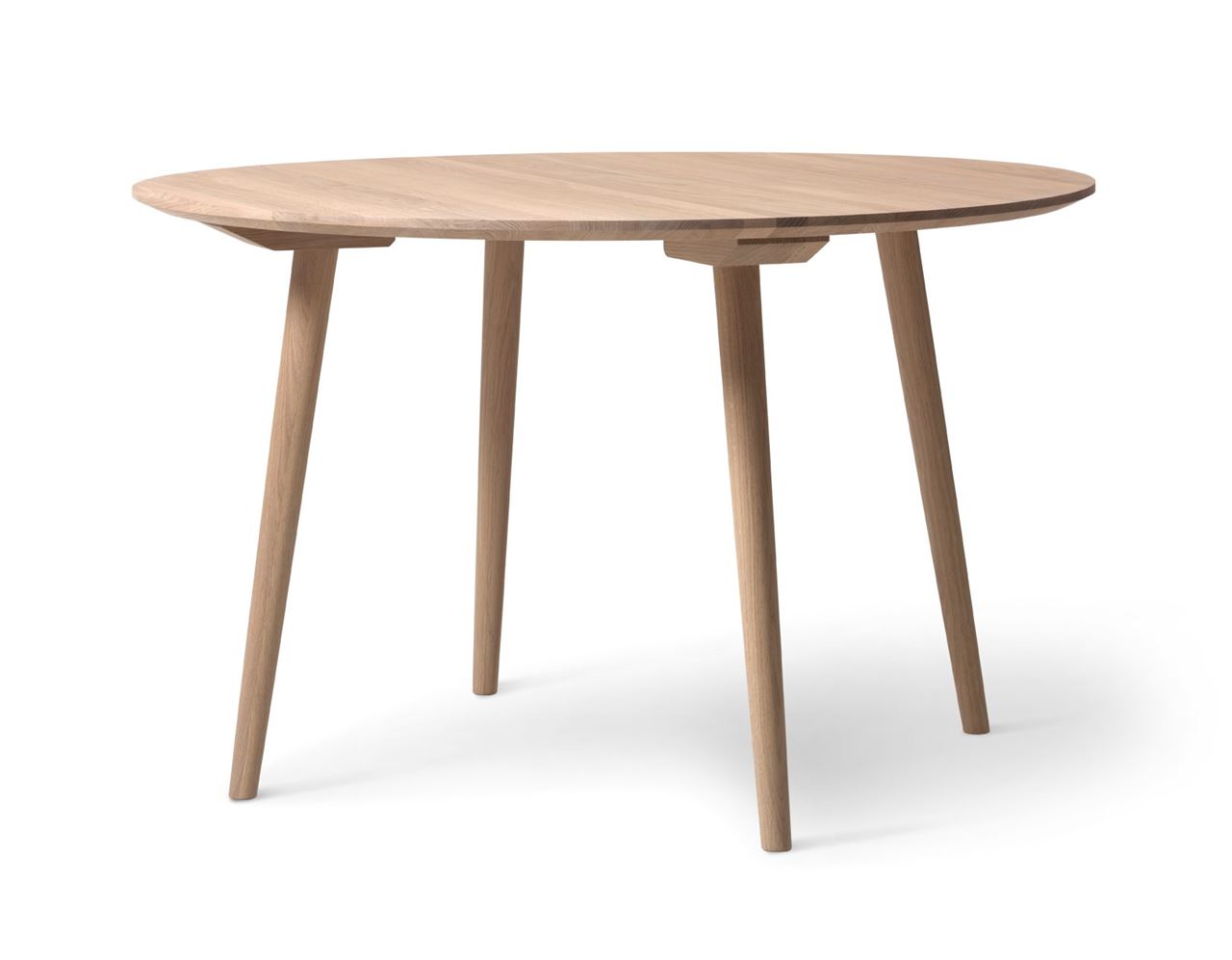 Billede af &Tradition SK4 In Between Dining Table Ø: 120 cm - Oiled Oak