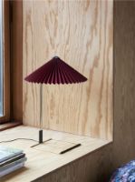 Billede af HAY Matin Table Lamp Small H: 38 cm - Oxide Red / Brass