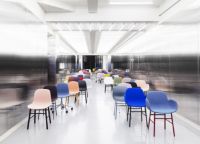 Billede af Normann Copenhagen Form Armstol SH: 44cm - Hvid/Messing