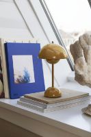 Billede af &Tradition Flowerpot VP9 Bordlampe H: 29,5 cm - Mustard 