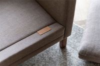 Billede af Mogens Hansen MH2614 2 pers. sofa L: 146 cm - Frej 16 Læder/Valnød