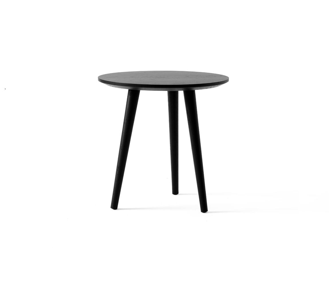Billede af &Tradition SK13 In Between Coffee Table Ø: 48 cm - Black Lacquered Oak 