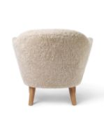 Billede af Audo Copenhagen Ingeborg Loungestol SH: 40 cm - Sheepskin Moonlight/Eg