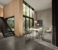 Billede af GUBI Stay Lounge Chair Fully Upholstered SH: 40 cm - Moonlight/Smoked Oak
