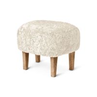 Billede af Audo Copenhagen Ingeborg Fodskammel H: 38 cm - Sheepskin Moonlight/Eg