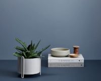 Billede af Woud Pidestall Planter Small H: 15 cm - Black