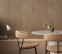 Billede af GUBI Violin Dining Chair Fully Upholstered New Wool SH: 45 cm - Black Matt / Beige 