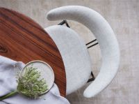 Billede af GUBI Violin Dining Chair Fully Upholstered Svevo SH: 45 cm - Black Matt / 002 