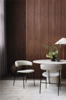 Billede af GUBI Violin Dining Chair Fully Upholstered Svevo SH: 45 cm - Black Matt / 002 