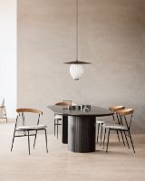 Billede af GUBI Violin Dining Chair Upholstered Seat Dunes Leather SH: 45 cm - Oiled Oak / Camel 