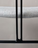 Billede af GUBI Violin Dining Chair Upholstered Seat Bouclé SH: 45 cm - Oiled Oak / 004 