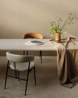 Billede af GUBI Violin Dining Chair Fully Upholstered Bouclé SH: 45 cm - Black Matt / 004