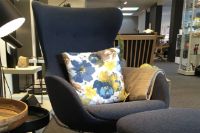 Billede af Søren Lund SL 407 Lænestol SH: 42 cm - Main Line Flax Blå/Satinkrom Sokkel m. Drej