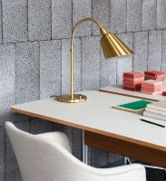 Billede af &Tradition Pavilion Desk AV16 Skrivebord B: 130 cm - Linoleum Mushroom 4176 / Lacquered Oak