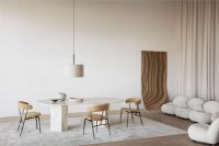 Billede af GUBI Violin Dining Chair Fully Upholstered SH: 45 cm - Dunes Camel Leather/Black Matt Base