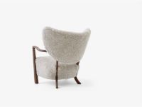 Billede af &Tradition Wulff ATD2 Lounge Chair SH: 41 cm - Sheepskin Moonlight/Oiled Oak