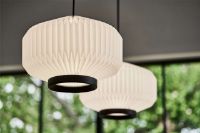 Billede af Le Klint 186M Shibui Pendel Medium Ø: 38 cm - Hvid/Sort