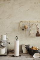 Billede af Ferm Living Curvature Paper Towel Holder H: 30,5 cm - Black Brass