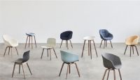 Billede af HAY AAC 23 Soft About A Chair SH: 46 cm - Lacquered Walnut Veneer/Flamiber Dark Blue J4