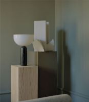 Billede af New Works Kizu Table Lamp Ø: 30 cm - Black Marble / White Acrylic