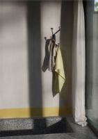 Billede af &Tradition Capture SC74 3-Aarmed Hook H: 26 cm - Graphite/Oak