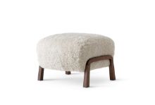 Billede af &Tradition Wulff Pouf ATD3 SH: 39 cm - Sheepskin Moonlight/Walnut