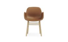 Billede af Normann Copenhagen Form Armstol SH: 44cm - Brandy Læder/Eg