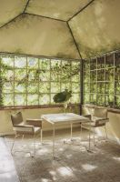 Billede af GUBI Tropique Dining Table 90x90 cm - White Steel