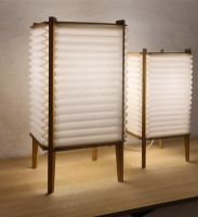 Billede af Le Klint Model 303 BEE HIVE Bordlampe Small H: 39 cm - Lys Eg