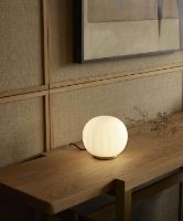 Billede af Luceplan Lita Bordlampe Ø: 30 cm - Brass/Opal