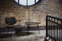 Billede af Vermund Larsen VL135 Cosy Loungestol m. armlæn SH: 40 cm - Sierra Sort/Sort Pulverlak