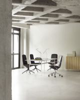 Billede af Normann Copenhagen Off Chair Lav m. Hjul H: 100,8 cm - Aluminium/Ultra Leather Black
