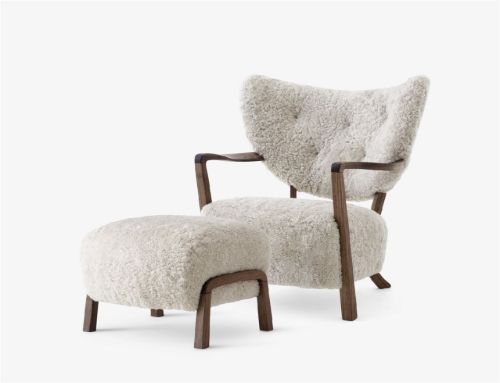 &Tradition Wulff ATD2 Lounge Chair Inkl. Pouf SH: 41 cm - Oiled Walnut / Sheepskin Moonlight KAMPAGNETILBUD