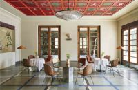 Billede af GUBI Beetle Dining Chair Conic Base SH: 43,5 cm - Antique Brass Base/Walnut Shell/Belsuede