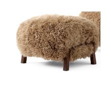Billede af &Tradition Wulff Pouf ATD3 SH: 39 cm - Sheepskin Honey/Walnut