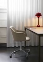 Billede af &Tradition Flowerpot VP3 Bordlampe H: 50 cm - Vermilion Red 