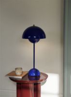 Billede af &Tradition Flowerpot VP3 Bordlampe H: 50 cm - Cobalt Blue