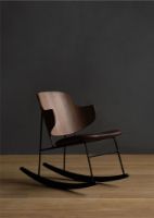 Billede af Audo Copenhagen The Penguin Rocking Chair SH: 42 cm - Natural Oak/Leather Black