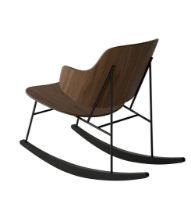 Billede af Audo Copenhagen The Penguin Rocking Chair SH: 42 cm - Walnut