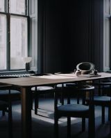 Billede af New Works Atlas Dining Table 250x95 cm - Fumed Oak