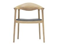 Billede af Bernstorffsminde Møbelfabrik Bridge Armstol SH: 43 cm - Sæbebehandlet Eg/Sort Læder