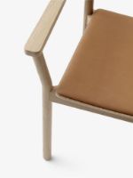 Billede af &Tradition Betty TK11 Armchair SH: 47 cm - Lacquered Oak/Noble Analine Leather Cognac