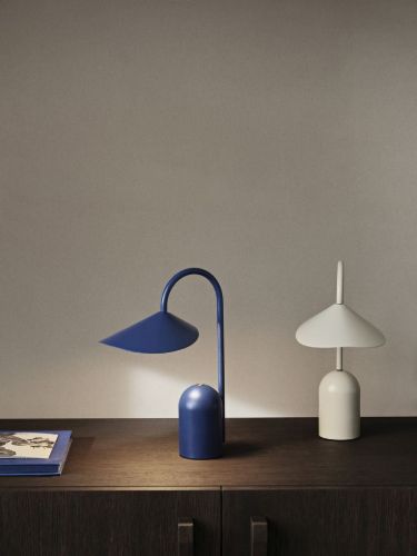 Ferm Living Arum Portable Lamp H: 30 cm - Bright Blue