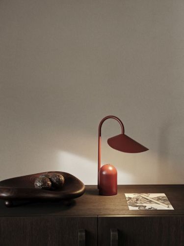 Ferm Living Arum Portable Lamp H: 30 cm - Oxide Red