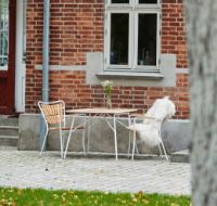 Billede af Mandalay Marguerit Havebord 83x83 cm Inkl. 2 Havestole Havemøbelsæt - Hvid/Teak 