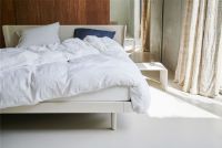 Billede af Auping Noa Sengeramme inkl. Solid hovedgærde og høje hjul 180x200 cm - Soft White