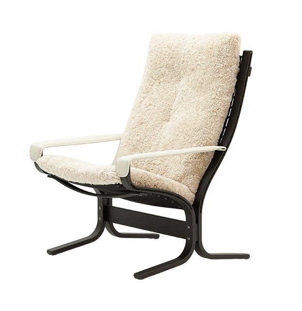Billede af LK Hjelle Siesta Ovis Lænestol Høj Med Armlæn - Black/Sheepskin Moonlight