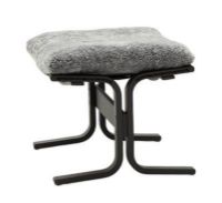 Billede af LK Hjelle Siesta Ovis Fodskammel - Black/Sheepskin Scandinavian Grey